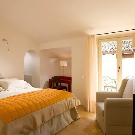 Relais & Chateaux Palazzo Seneca Hotel