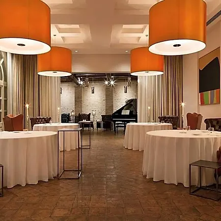 Relais & Chateaux Palazzo Seneca Otel 4*