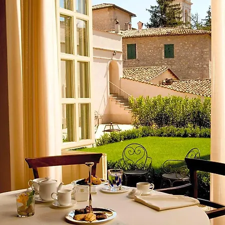 Relais & Chateaux Palazzo Seneca Szálloda