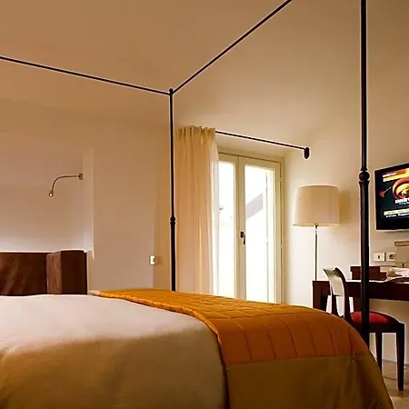 Relais & Chateaux Palazzo Seneca 4*