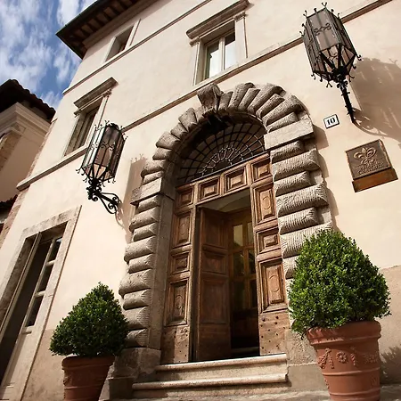 Hotel Relais & Chateaux Palazzo Seneca 4*