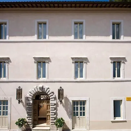Relais & Chateaux Palazzo Seneca 4*