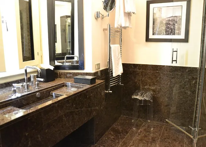 Relais & Chateaux Palazzo Seneca Hotel