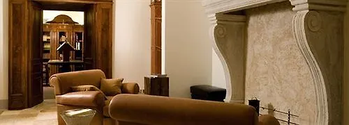 Hotel Relais & Chateaux Palazzo Seneca 4*